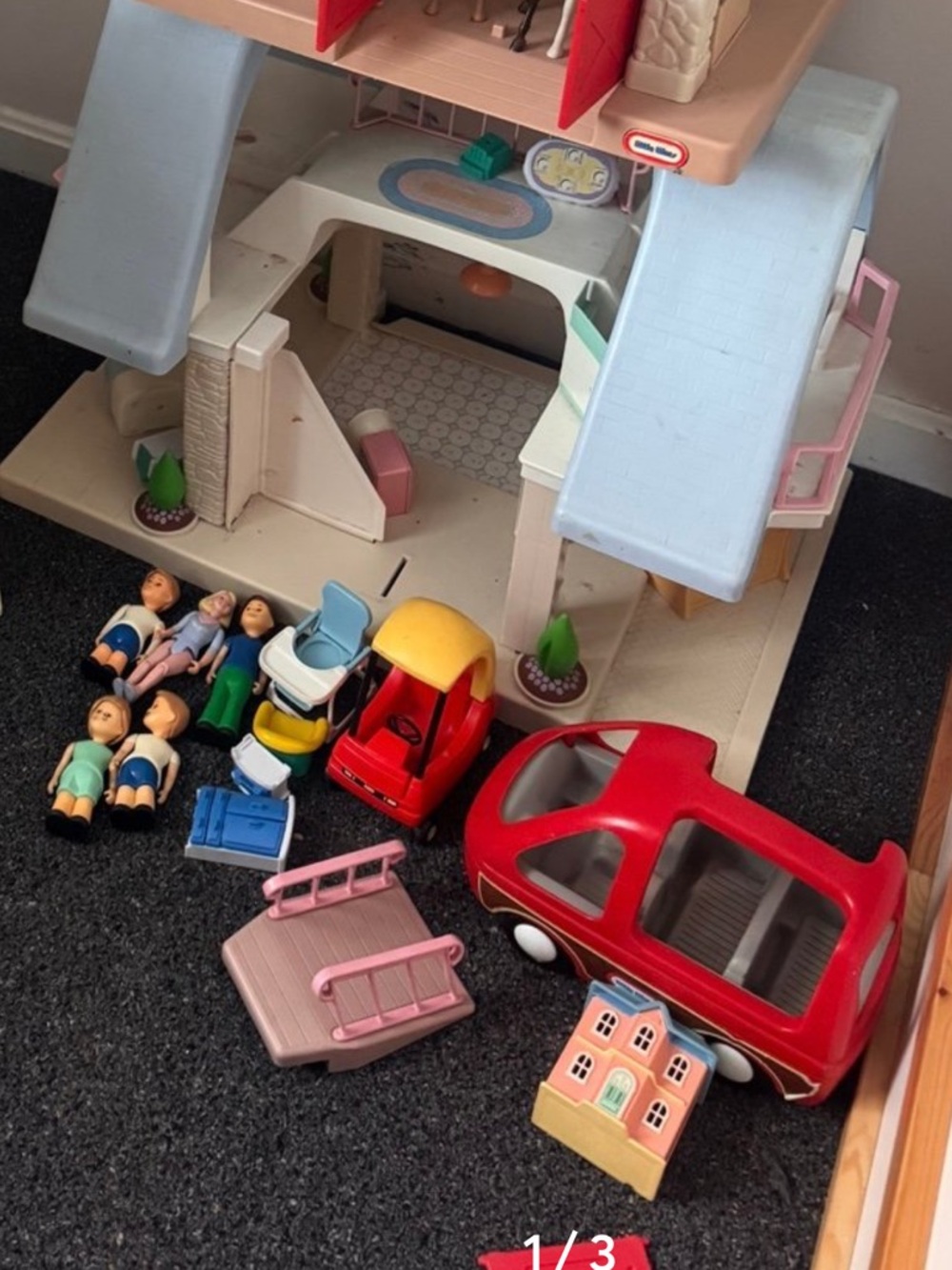 Vintage little tikes house 
With accessories